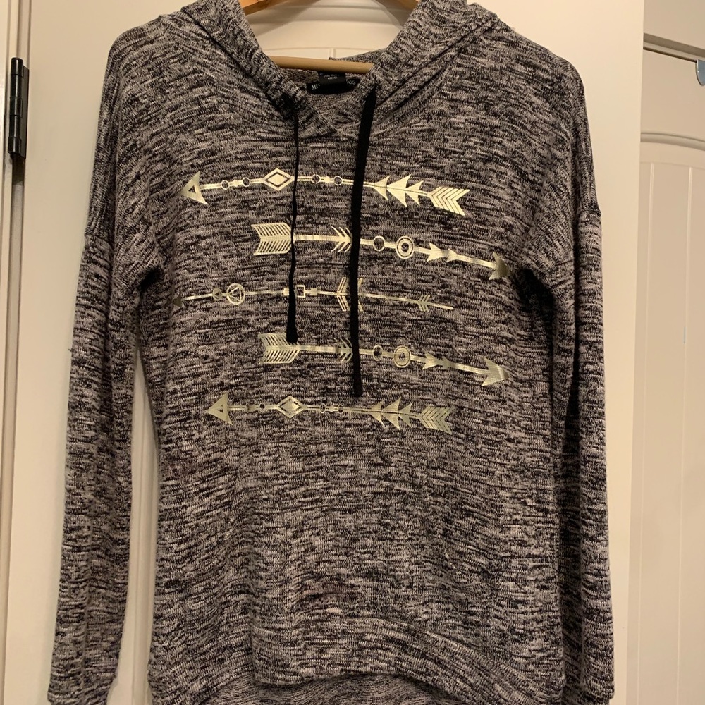 Tunic sweater with arrows